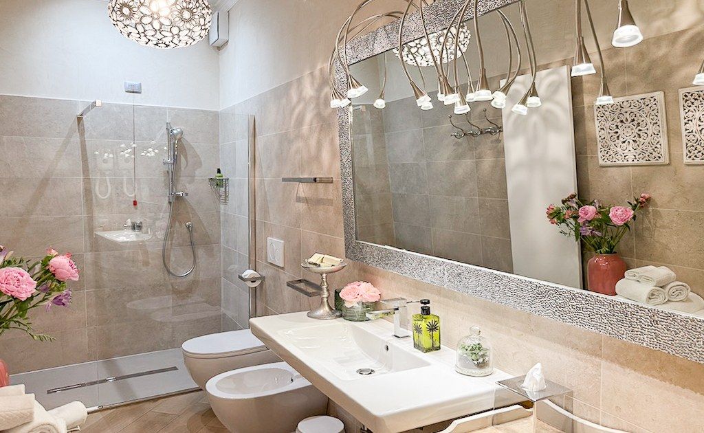Bathroom of the Santo Stefano apartment, La Dolce Vita Boutique Apartments in Verona