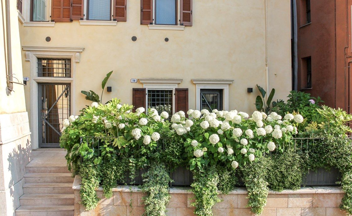 Outdoor area of the Santo Stefano apartment, La Dolce Vita Boutique Apartments in Verona